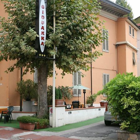 乔凡娜酒店 蒙特卡蒂尼泰尔梅 外观 照片
