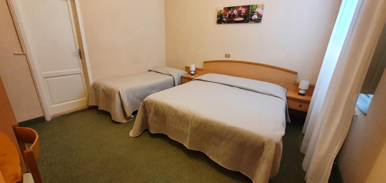 乔凡娜酒店 蒙特卡蒂尼泰尔梅 外观 照片